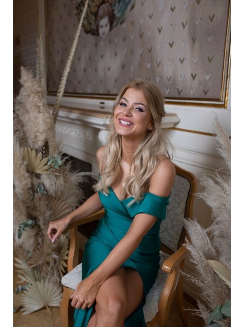 Obtiahnuté maxi šaty so srdiečkovým výstrihom - zelená 