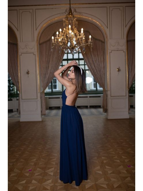  Tmavomodré maxi šaty bez chrbtovej časti