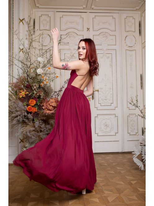 Mušelínové šaty bez chrbtovej časti - bordová