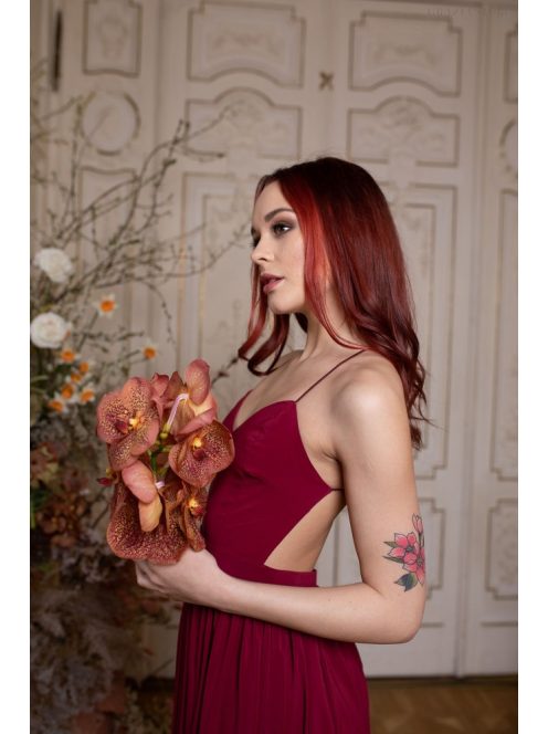 Mušelínové šaty bez chrbtovej časti - bordová