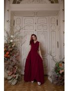 Bordové šaty s preloženým dekoltom. 