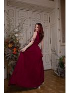 Bordové šaty s preloženým dekoltom. 