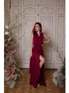 Bordové šaty s preloženým dekoltom. 