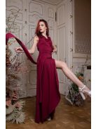 Bordové šaty s preloženým dekoltom. 