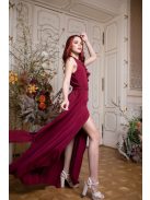 Bordové šaty s preloženým dekoltom. 