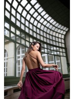 Šaty bez chrbtovej časti - bordová