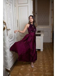   Flitrované maxi šaty s výstrihom v tvare slzičky - bordová 