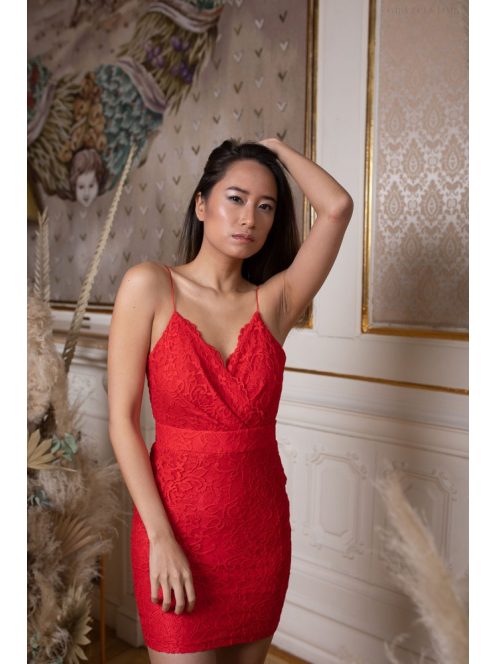 Priliehavé čipkované minišaty - červené