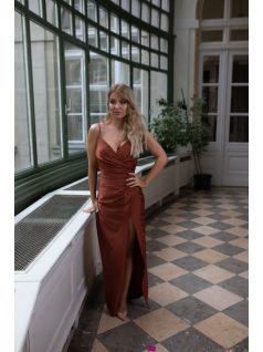 Na boku nariasené, bodycon  maxi šaty - hrdzavohnedé