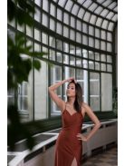 Obtiahnuté  maxi šaty s tenkými ramienkami - hrdzavohnedá