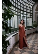Obtiahnuté  maxi šaty s tenkými ramienkami - hrdzavohnedá