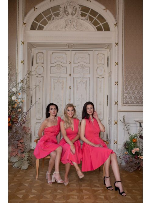 Mini šaty bez chrbtovej časti, so skladanou sukňou - koralová