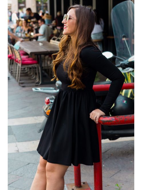 Šaty s lodičkovým výstrihom - čierne