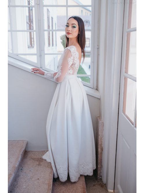 Lacy - biele šaty, na chrbte s čipkovaným topom