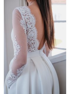 Lacy - biele šaty, na chrbte s čipkovaným topom
