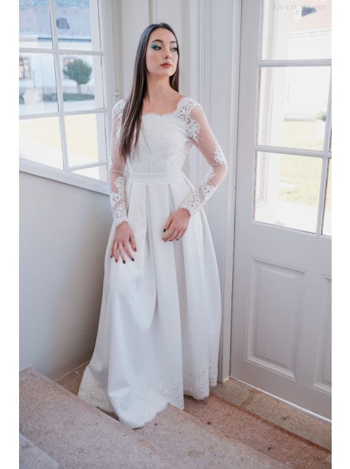 Lacy - biele šaty, na chrbte s čipkovaným topom