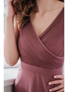   Gracious – staroružové maxi šaty, s prekladaným a rebrovaným dekoltom