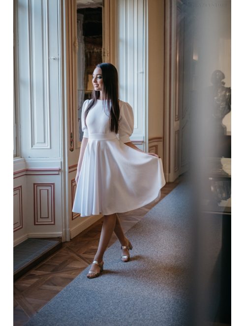 Well Groomed - biele mini šaty s nadýchanými rukávmi