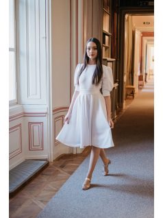 Well Groomed - biele mini šaty s nadýchanými rukávmi