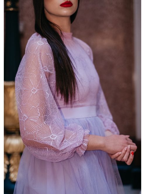 Graceful - fialové čipkované mini šaty