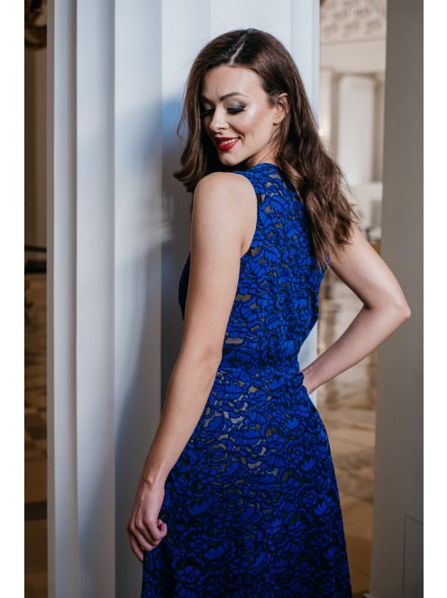 Eve – tmavomodré jednostranné čipkované maxi šaty