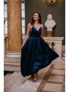 Classy – tmavomodré maxi šaty s V-výstrihom