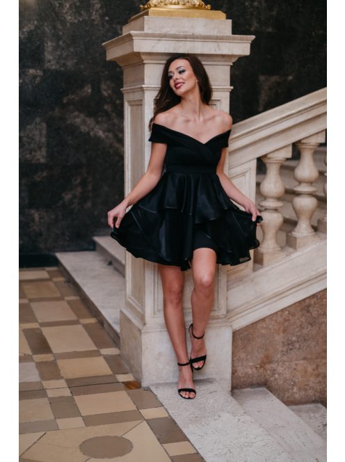 Hearty Mini - čierne mini šaty so srdiečkovým výstrihom.