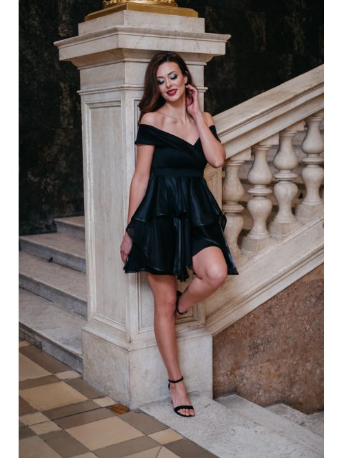 Hearty Mini - čierne mini šaty so srdiečkovým výstrihom.