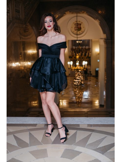 Hearty Mini - čierne mini šaty so srdiečkovým výstrihom.