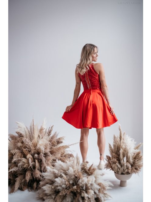 Melinda top - trblietavý, bezrukávový  crop top v červenej farbe.