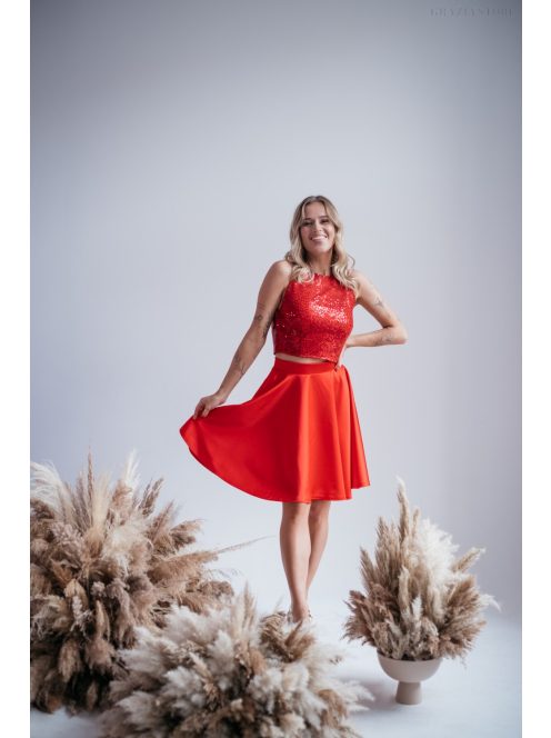 Melinda top - trblietavý, bezrukávový  crop top v červenej farbe.