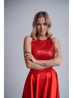   Melinda top - trblietavý, bezrukávový  crop top v červenej farbe.