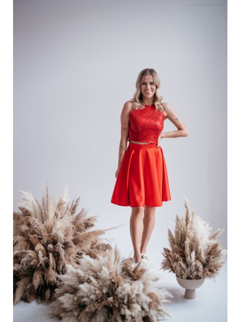 Kruhová mini sukňa - červený satén