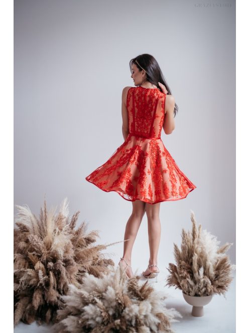 Alexa - mini šaty obohatené čipkou a saténom