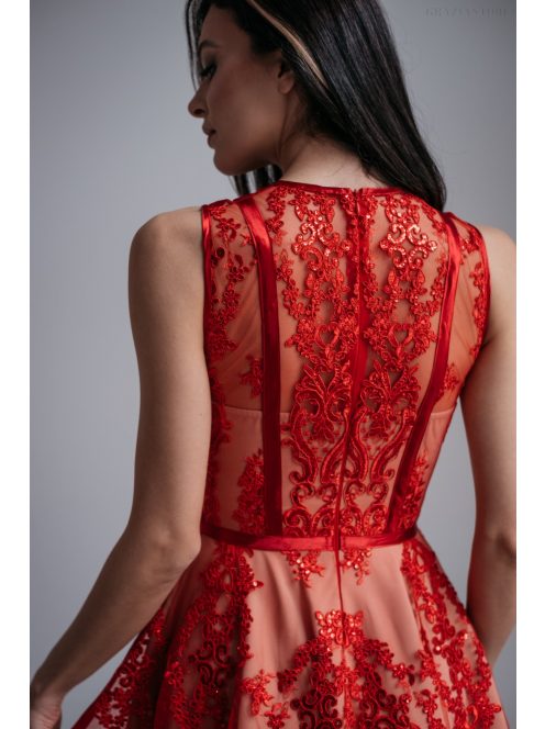 Alexa - mini šaty obohatené čipkou a saténom