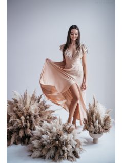   Anasztázia – maxi šaty vo farbe šampanské s volánovými rukávmi