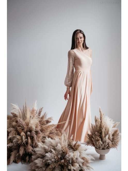 Nicola – maxi šaty šampanskej farby s asymetrickým vrchným dielom