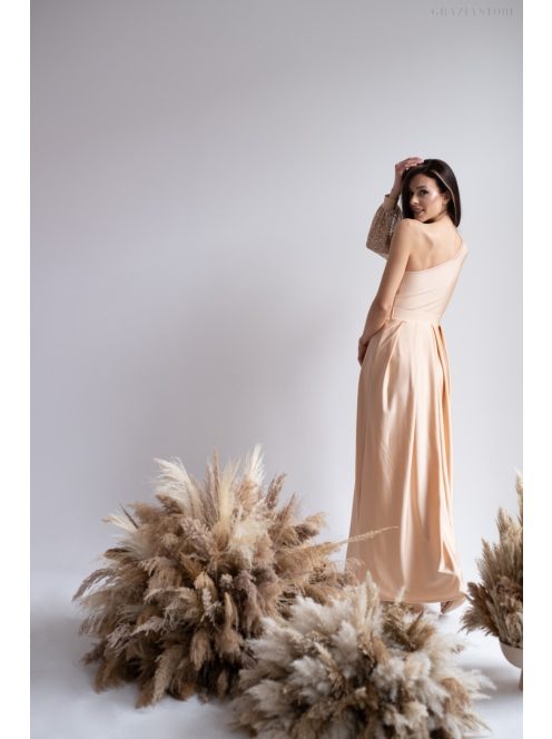 Nicola – maxi šaty šampanskej farby s asymetrickým vrchným dielom