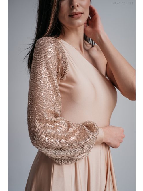 Nicola – maxi šaty šampanskej farby s asymetrickým vrchným dielom