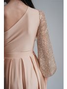 Nicola – maxi šaty šampanskej farby s asymetrickým vrchným dielom