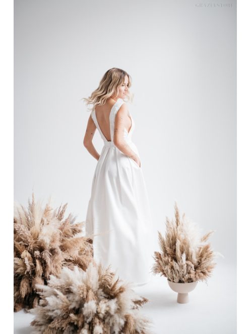 Peggi - Biele maxi šaty bez chrbta s čipkou