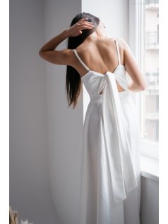 Dália - biele saténové maxi s jedinečným chrbtom