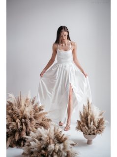   Madleine - biele saténové maxi šaty s ramienkami na chrbte
