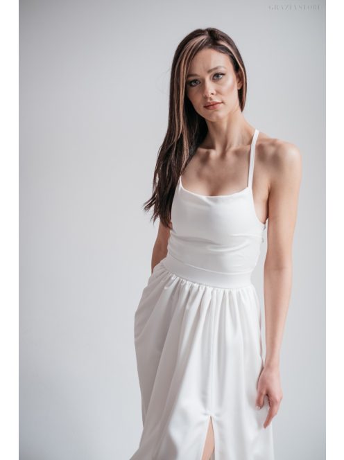 Madleine - biele saténové maxi šaty s ramienkami na chrbte