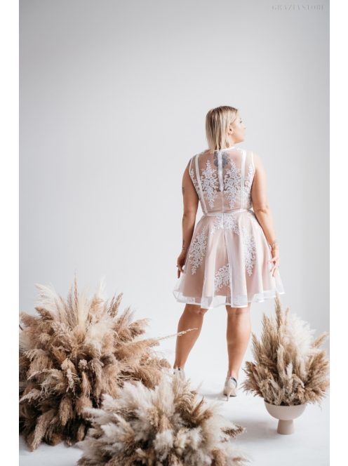 Alexa - Biele mini šaty s čipkou a saténovým prekrytím