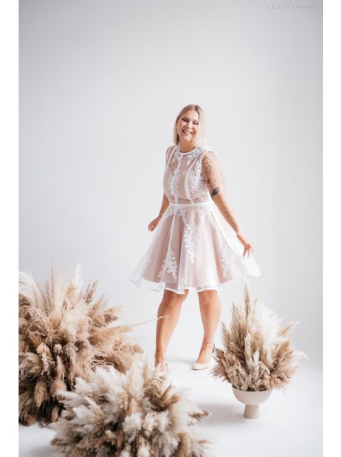 Alexa - Biele mini šaty s čipkou a saténovým prekrytím