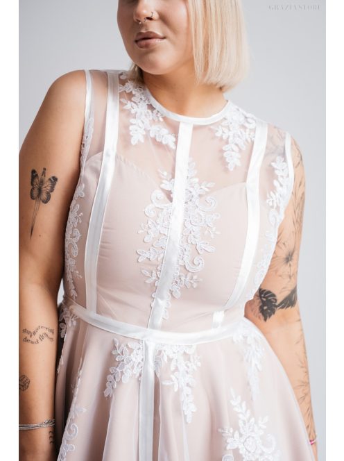 Alexa - Biele mini šaty s čipkou a saténovým prekrytím