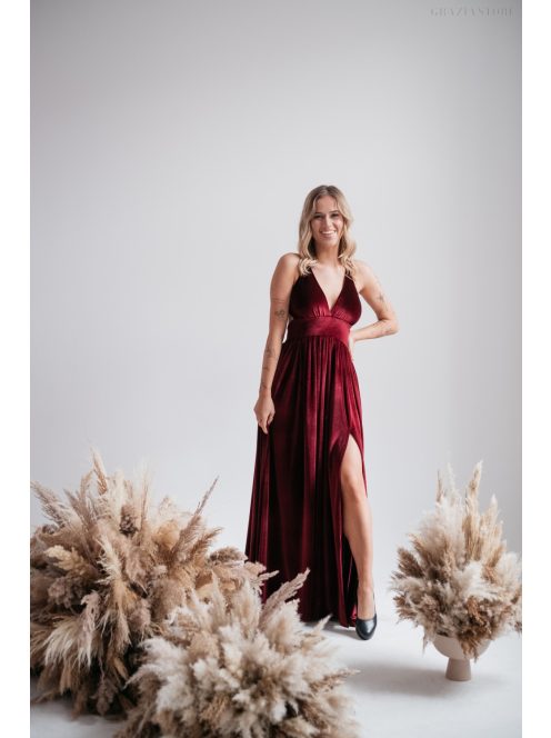 Emma - bordové zamatové šaty s V-výstrihom a s jedinečnou chrbtovou časťou