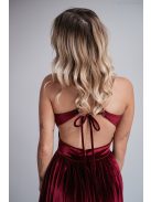 Emma - bordové zamatové šaty s V-výstrihom a s jedinečnou chrbtovou časťou