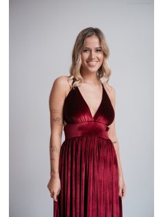   Emma - bordové zamatové šaty s V-výstrihom a s jedinečnou chrbtovou časťou